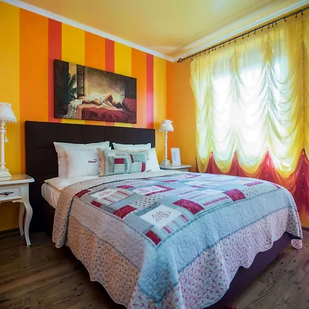 ホテル Ottaviano シフィノウイシチェ