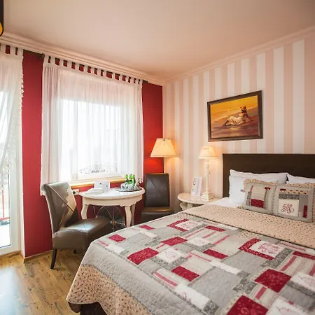 ホテル Ottaviano シフィノウイシチェ