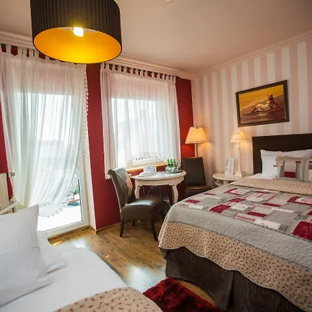 Ottaviano ホテル シフィノウイシチェ